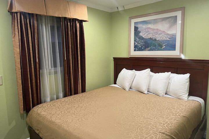 Room 10 of 15