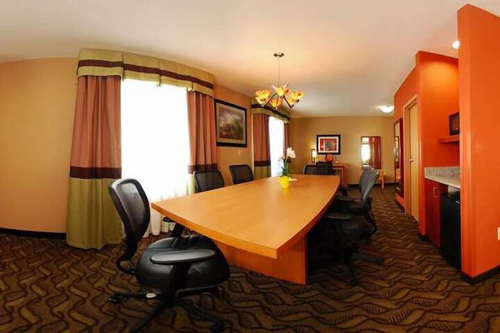 Comfort Suites Flowood - Jackson Airport (must meet transportation requirement)