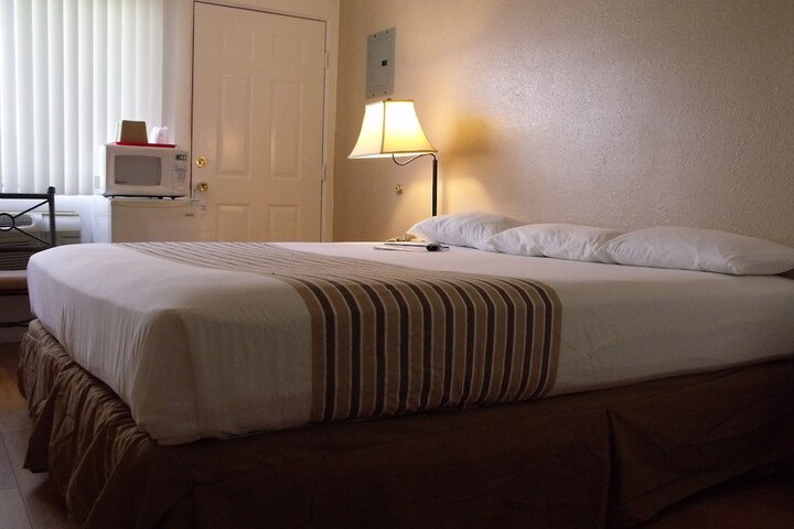 Room 33 of 70