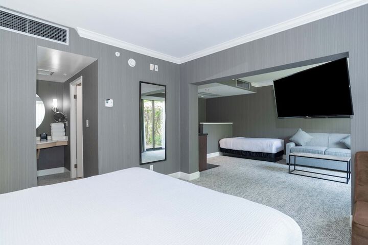 Sandman Signature Vancouver Airport Hotel & Resort