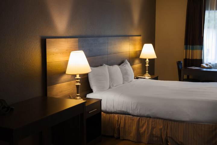 Room 16 of 37