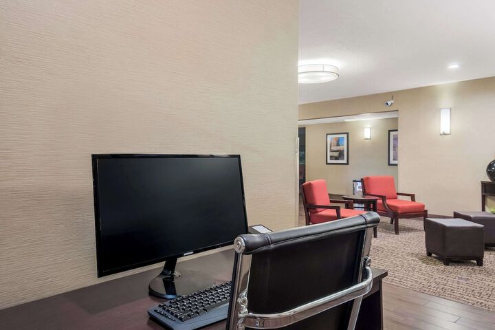 Business Center 53 of 55