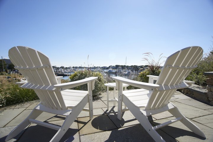 Anchor in Distinctive Waterfront Lodging