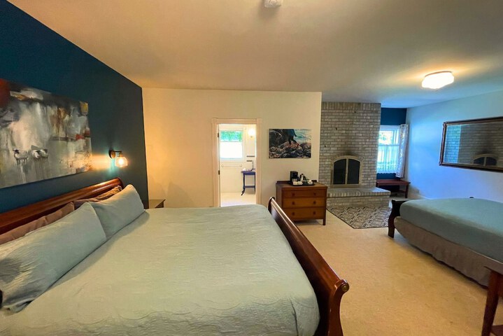 Room 100 of 121