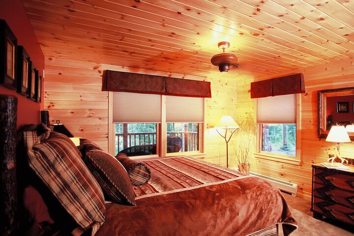 Upscale Fryeburg Cabin: Hot Tub + Billiards Table!