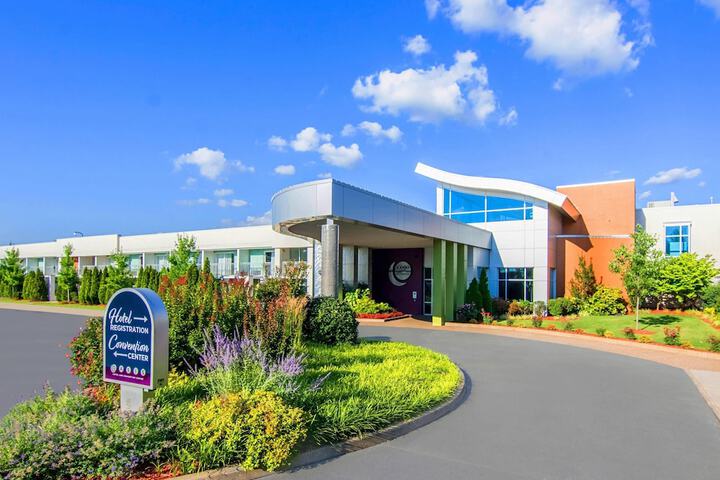 Oasis Hotel & Convention Center an Ascend Collection Hotel
