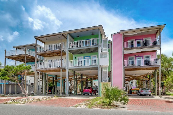 Steps to Beach: Waterfront Cedar Key Home!