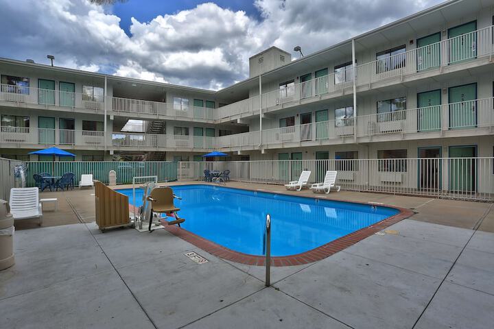 Pool 20 of 51