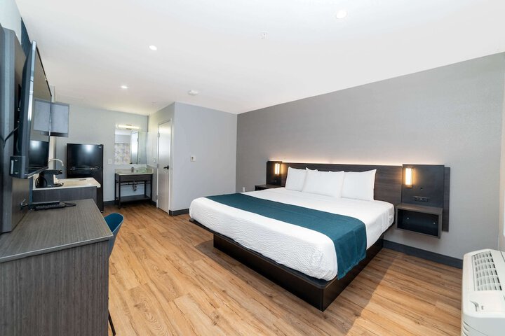 Studio 6 Suites – Stockton CA – Waterfront