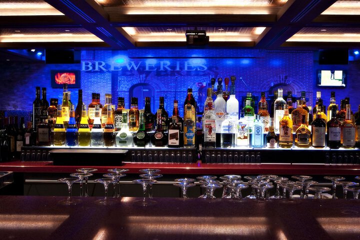 Lounge 34 of 42