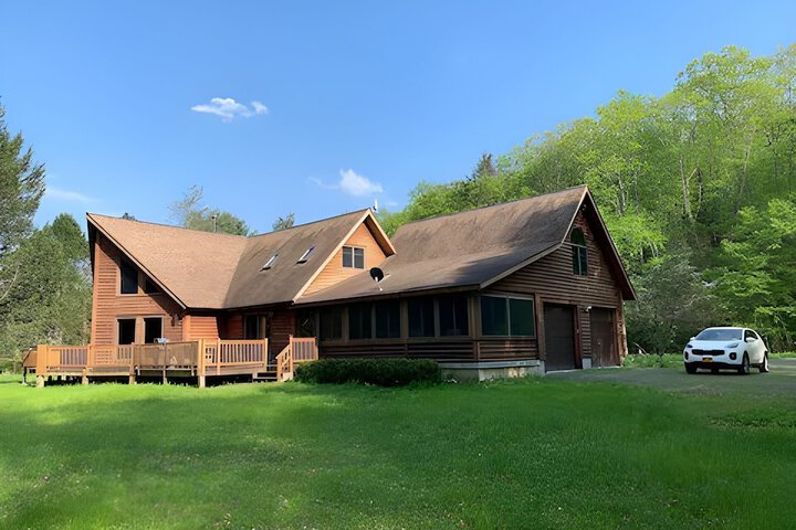 Pocono Dog-Friendly Home on River