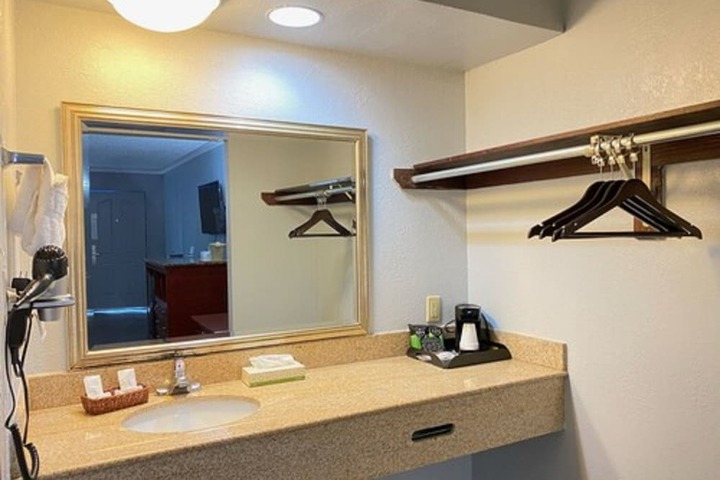 Room 17 of 20