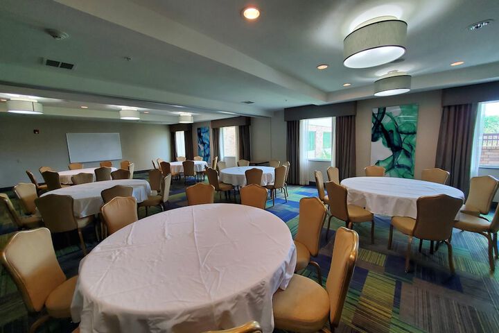 Holiday Inn Express Hotel & Suites Pearland by IHG