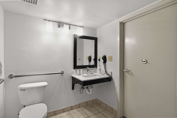 Room 10 of 46