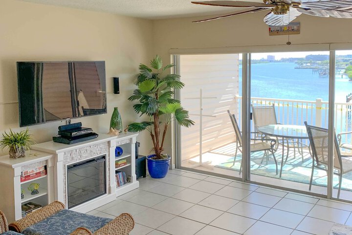 Large Balcony & Water Views: Indian Shores Condo!