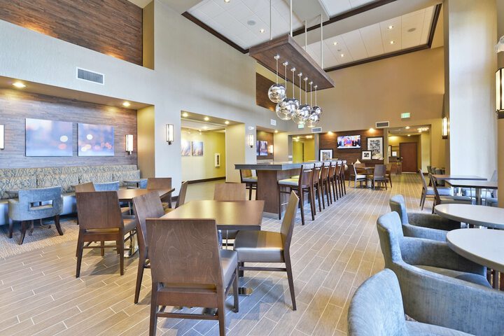 Hampton Inn & Suites Greensboro / Coliseum Area