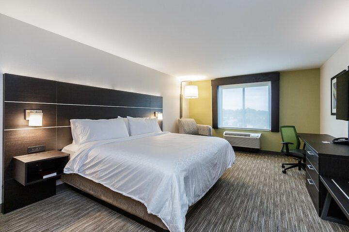 Room 13 of 33