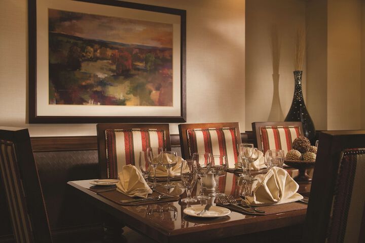 Dining 15 of 19