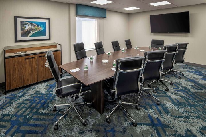 Hampton Inn Long Island / Commack