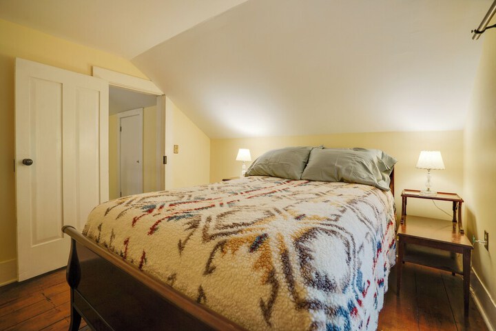 Historic Home in Taylors Falls w / Patio & Fire Pit