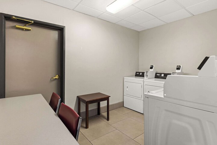 Country Inn & Suites by Radisson Hinesville, GA