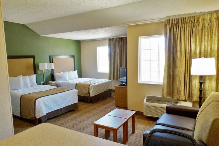 Room 8 of 32