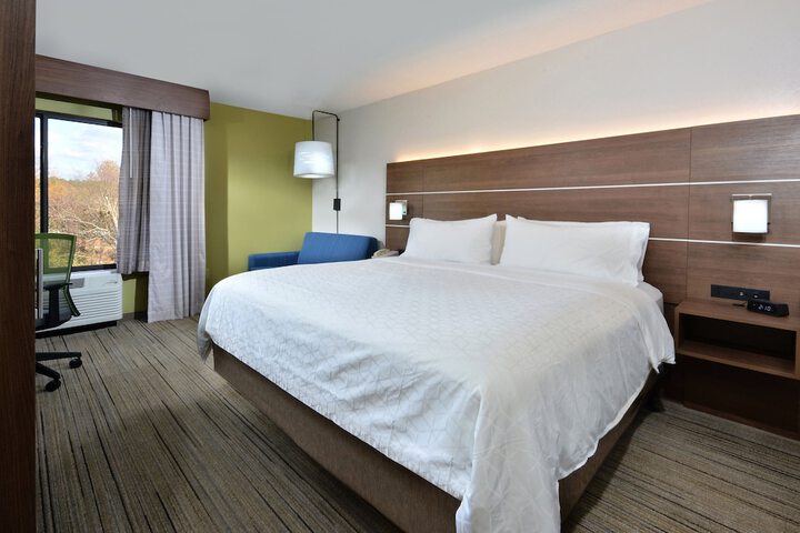Room 16 of 40