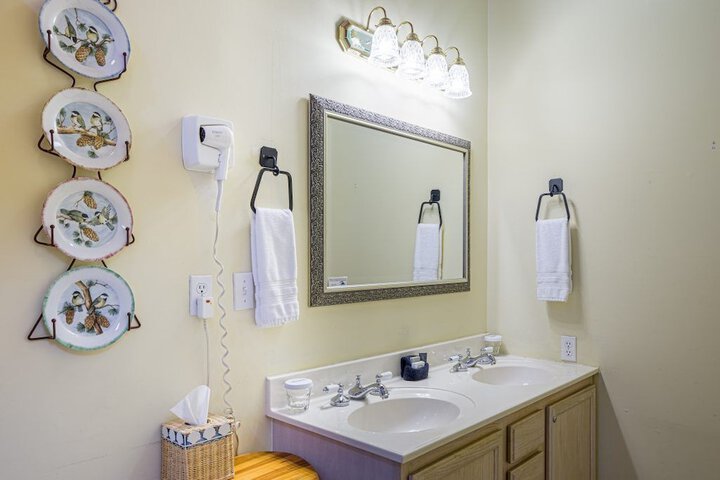 Whitestone Inn