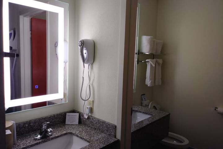 Room 13 of 30