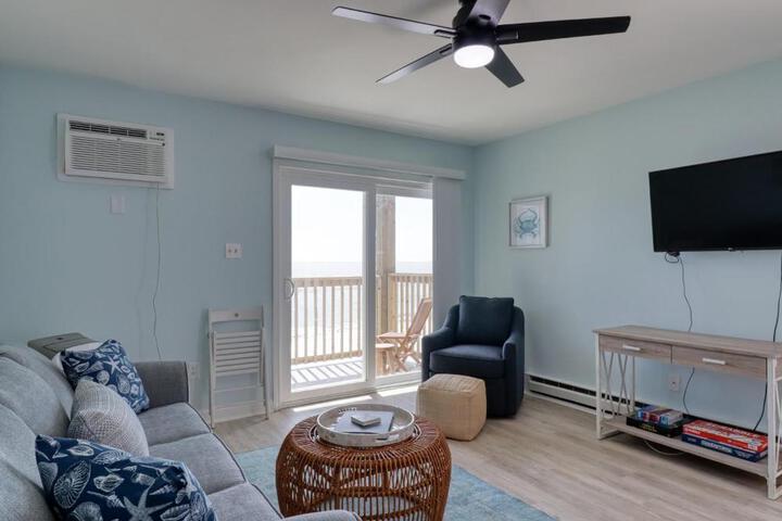 Beachfront Newly Renovated at Aqua Vista