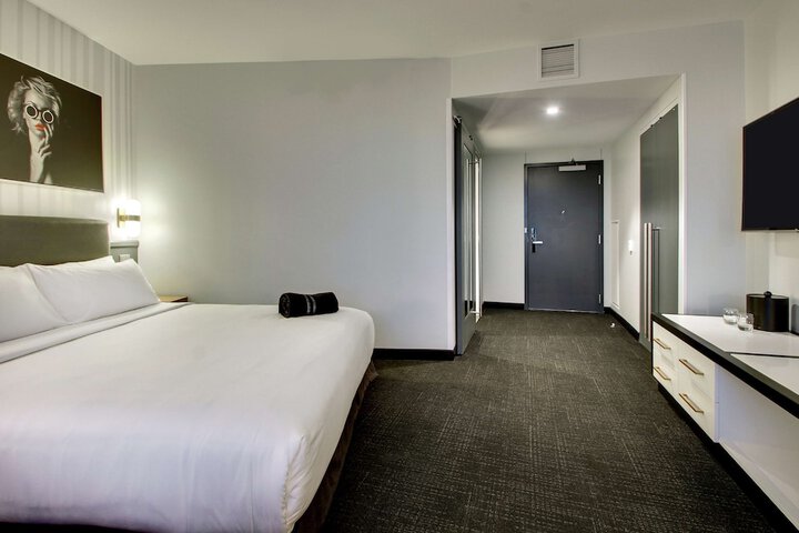 The Rose Chicago Tapestry Collection by Hilton