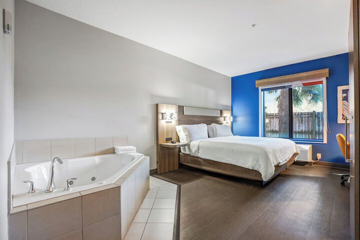 Holiday Inn Express & Suites Jacksonville - Atlantic Beach by IHG