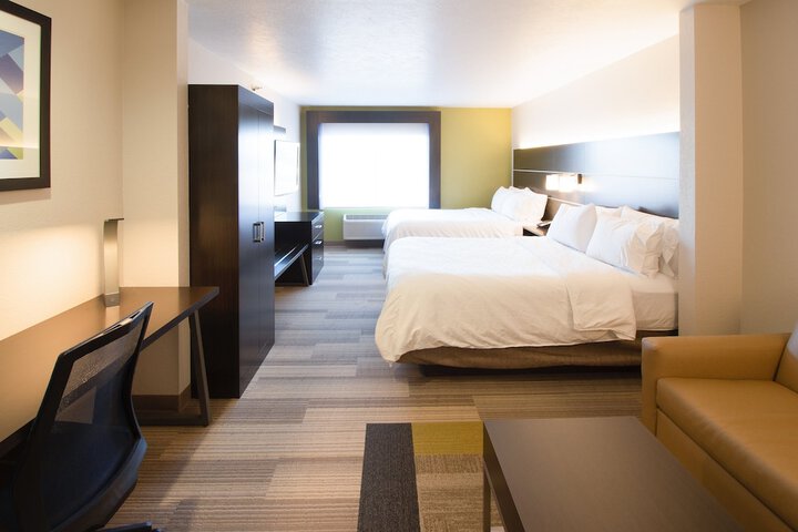 Holiday Inn Express & Suites Worthington by IHG