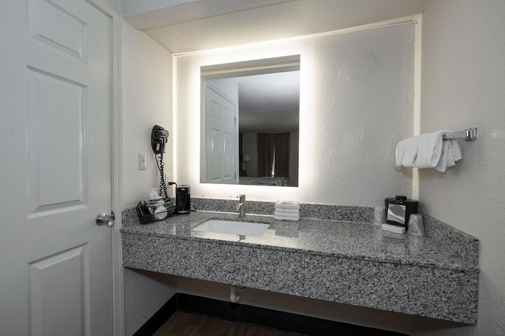 Room 16 of 31