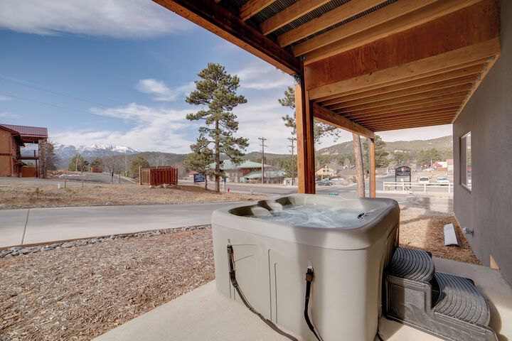 Woodland Park Escape: Licensed Hot Tub, Mtn Views