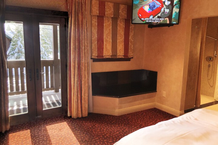 Border House at Crystal Bay Casino