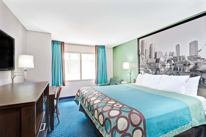 Room 6 of 17