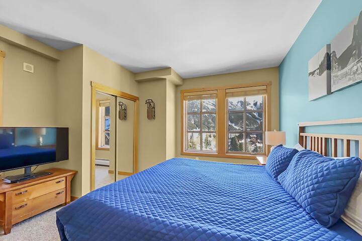 Luxury Remodeled Passage Point Condo - Short Walk to Lifts - Incredible View - PP403 by Redawning