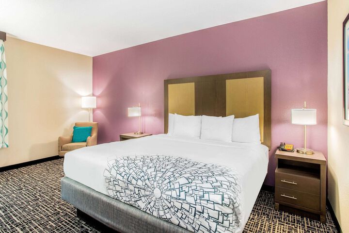 La Quinta Inn & Suites by Wyndham Hillsboro