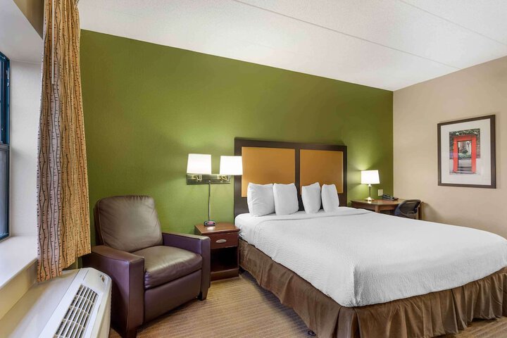 Room 7 of 32
