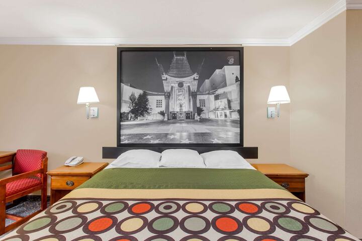 Room 10 of 18