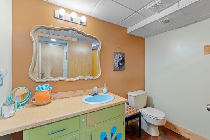 Room 6 of 7