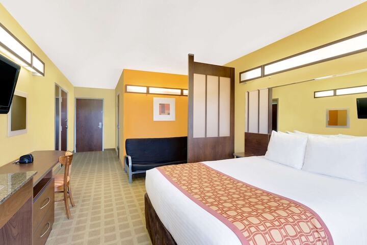 Room 6 of 15