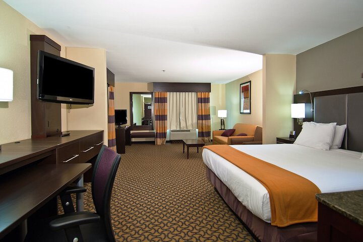 Holiday Inn Express & Suites Jackson / Pearl Intl Airport by IHG