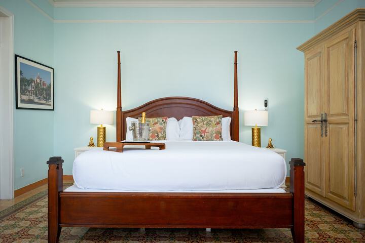 Southernmost House - Adult Exclusive