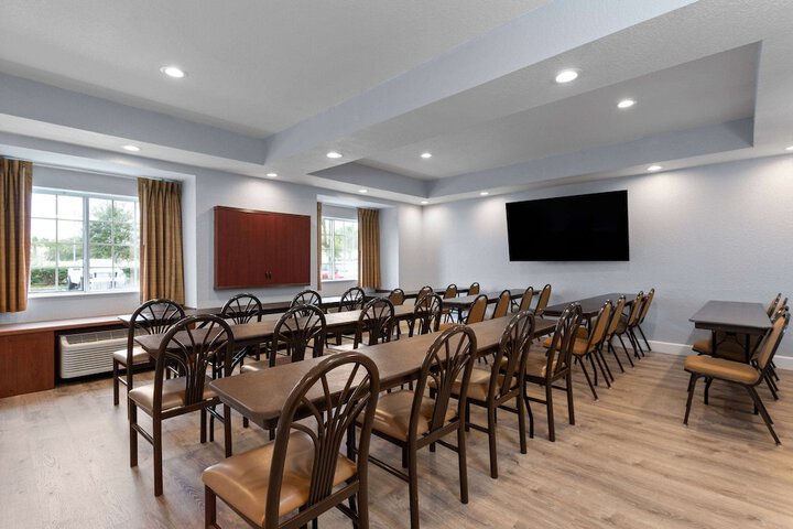 Microtel Inn & Suites by Wyndham Zephyrhills