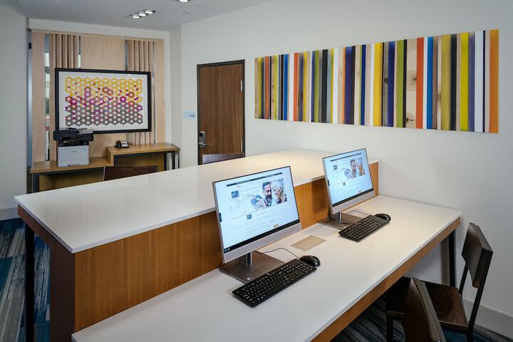 Holiday Inn Express & Suites Medford by IHG