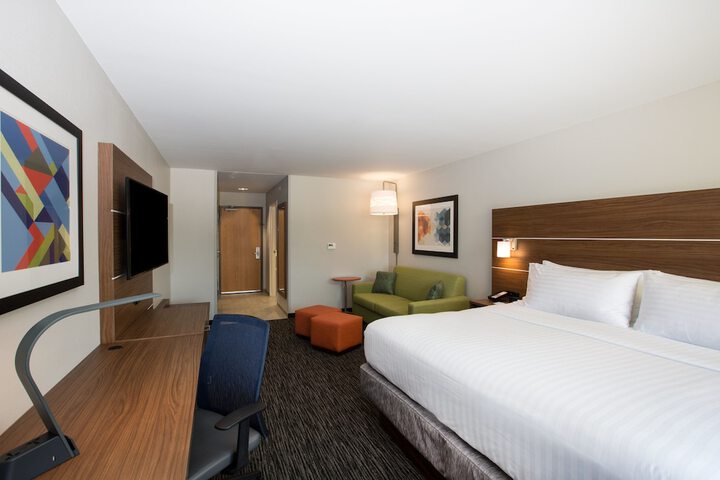 Room 18 of 33