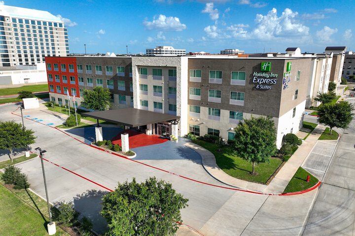 Holiday Inn Express & Suites Dallas NW - Farmers Branch by IHG