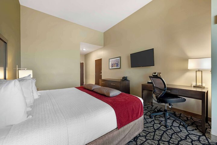 Best Western Plus Lakeview Hotel